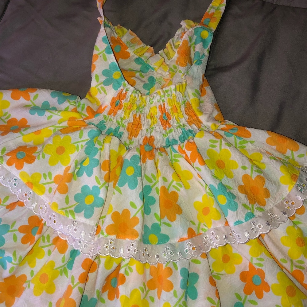 Beautiful Flower Dress 🌼 - Picture 3 of 6